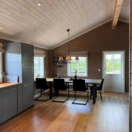 Flott Familiehytte Til Leie Budor * Loten